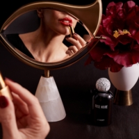 Adele Uddo lips mirror